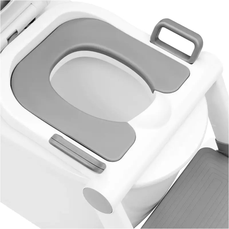 Kindertoiletbril BukkitBow met trap en verstelbare hoogte, geschikt voor kinderen, op een wit toilet.