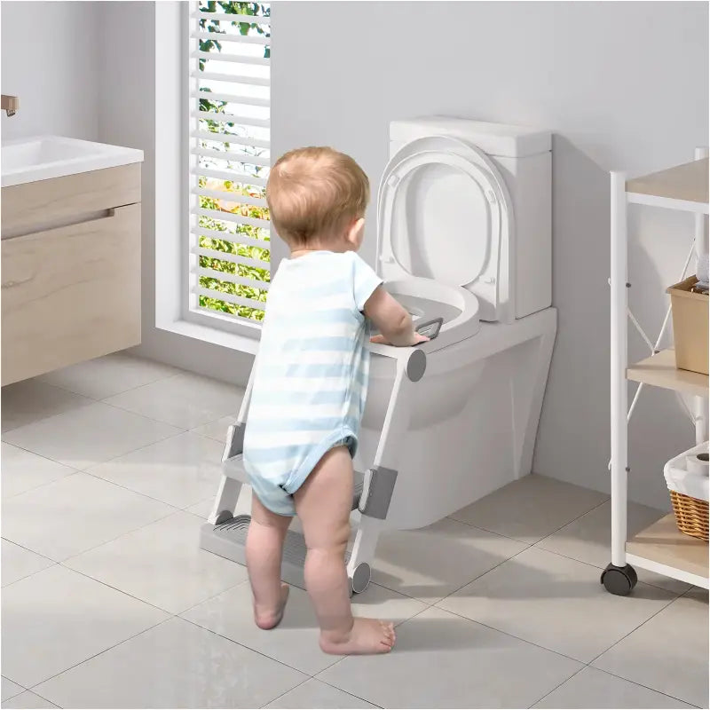 Verstelbare kindertoiletbril van BukkitBow met trap, geschikt voor jonge kinderen en comfortabel in gebruik.