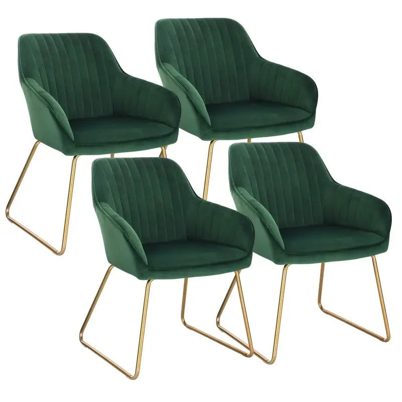 Luxe BukkitBow eetkamerstoel met velours zitting, metalen poten en zithoogte van 46 cm, in velours of kunstleer.