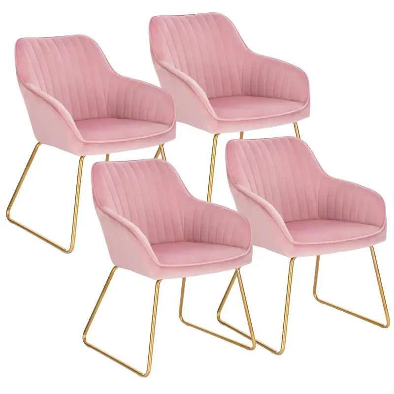 Luxe BukkitBow eetkamerstoel met velours bekleding, metalen poten en zithoogte van 46 cm, comfortabel en multifunctioneel.