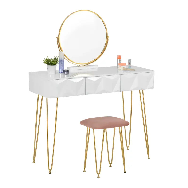 Luxe BukkitBow kaptafel met ronde spiegel, gouden poten, kruk en drie lades voor een elegante slaapkamer of kleedruimte.