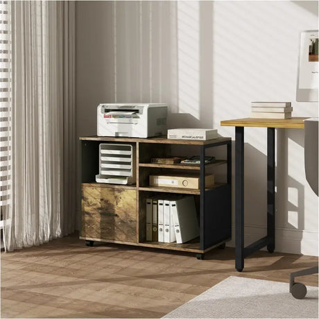 BukkitBow archiefkast met industrieel zwart metalen frame en vintage bruine houten deuren, op wieltjes, geschikt als printerkast of kantoorkast.