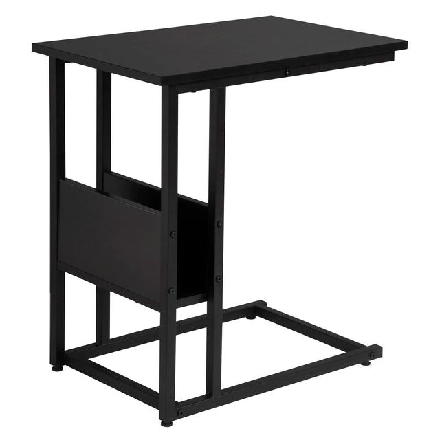 Industriele BukkitBow bijzettafel met opbergplank, houten blad en metalen frame, ideale aanvulling voor modern interieur.