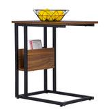 Industriele BukkitBow bijzettafel met opbergplank, zwart metalen frame en houten blad, geschikt voor woonkamer of slaapkamer.