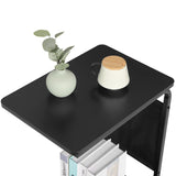 BukkitBow bijzettafel op wielen met metalen C-vorm en twee planken voor decoratie en praktische gebruik.