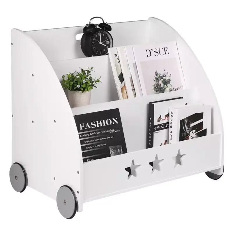 BukkitBow kinderboekenkast met wielen en staande vakken, 57 cm hoog, lage boekenkast voor kinderen in zwart en houtkleur.