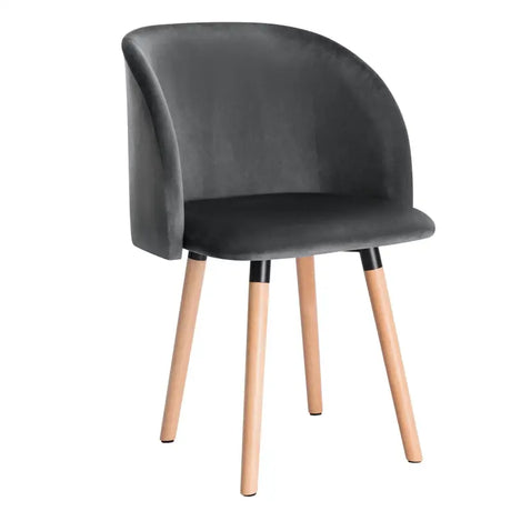 BukkitBow fluwelen eetkamerstoel met massief houten frame, ergonomisch ontwerp en zithoogte van 47 cm.