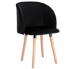 BukkitBow fluwelen eetkamerstoel met massief houten frame, ergonomisch design en zithoogte van 47 cm.