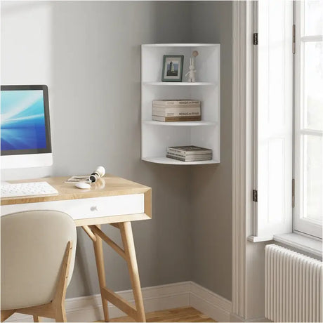 Witte BukkitBow hangende hoekboekenkast met vier open planken, ruimtebesparend en veelzijdig voor thuis of kantoor.