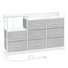 Industriële BukkitBow commode met 8 laden en ingebouwd stopcontact, zwart metalen frame en houten afwerking, modern dressoir.