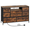 Industriele commode van BukkitBow met 8 laden, stopcontacten en LED-verlichting, zwart metalen frame en houten fronten.