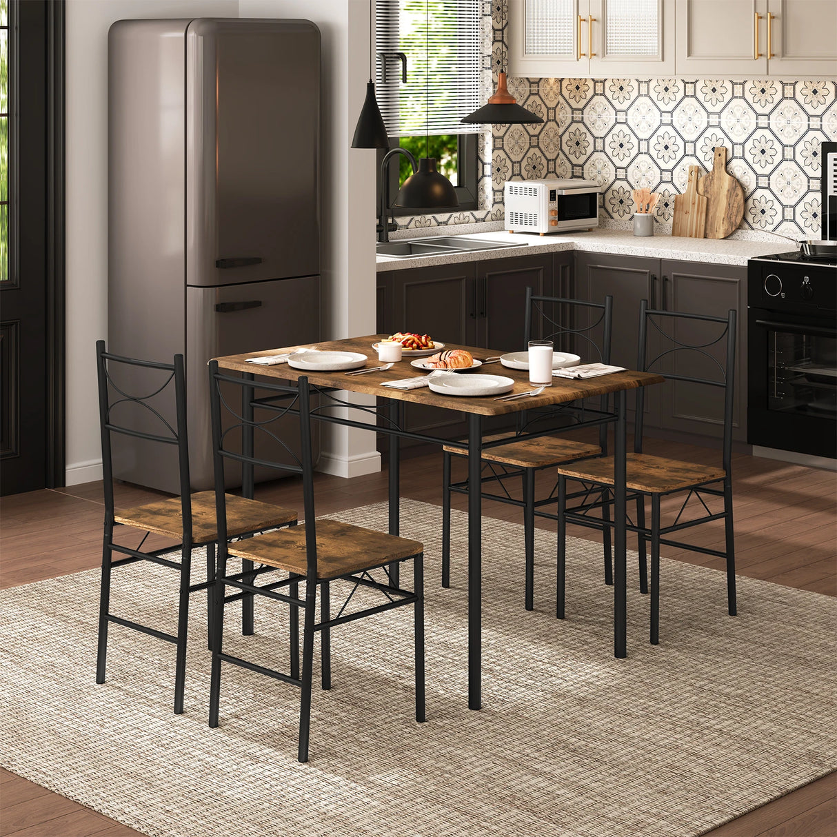 BukkitBow industriële eethoek set met houten tafel en vier stoelen, compact design, moderne woonruimte.