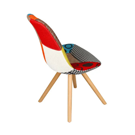 Linnen eetkamerstoel van BukkitBow met massieve houten poten en ergonomisch zitcomfort, zithoogte 42 cm.