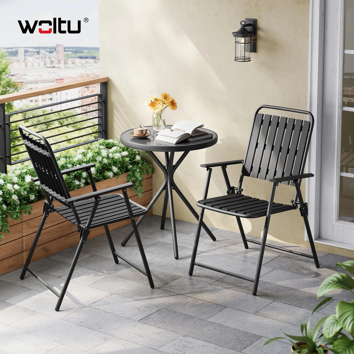 Luxe BukkitBow 3-delige bistroset met glazen tafel en klapstoelen, ideale tuinset voor ontspannen buiten eten.
