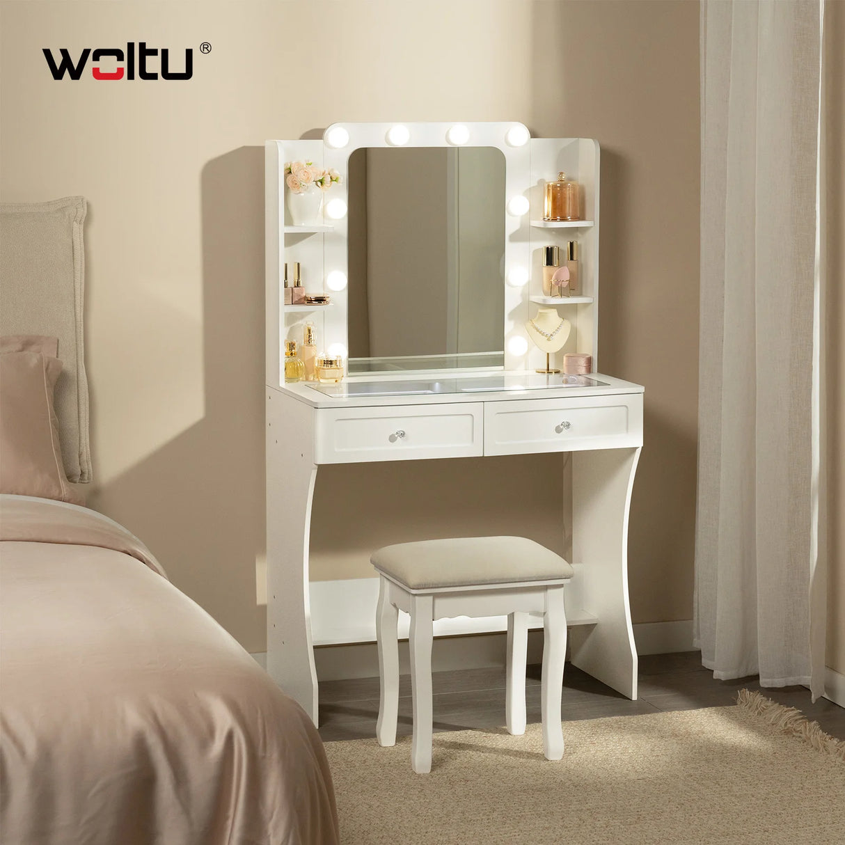 Luxe witte kaptafel van BukkitBow met glazen werkblad en LED-spiegel, ideaal voor schoonheid en make-up.