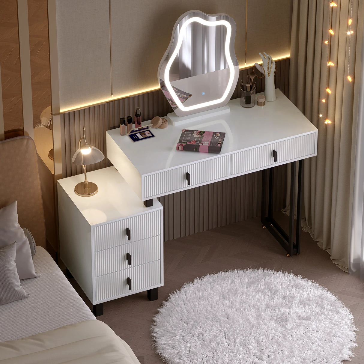 Luxe BukkitBow kaptafel met wolk-spiegel, vijf laden, in wit en metaal, stijlvolle en praktische meubel voor de slaapkamer