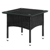 Luxe BukkitBow polyrattan bijzettafel met gehard glazen blad en weerbestendige buitengebruik, perfect voor tuin of terras.
