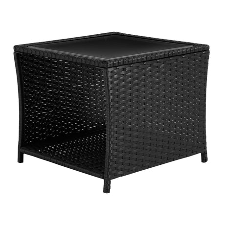 Luxe BukkitBow polyrattan bijzettafel met glazen blad en opbergvak, perfect voor buiten, stijlvolle buitentafel.