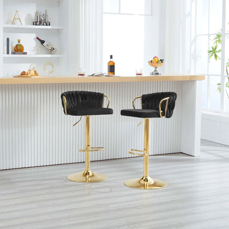 Set van 2 BukkitBow luxe velvet barkrukken met gevlochten rugleuning, comfortabele houten zitting en moderne uitstraling.