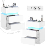 Modern wit BukkitBow nachtkastje met RGB LED-verlichting en USB-poorten, geschikt voor slaapkamer of woonkamer.