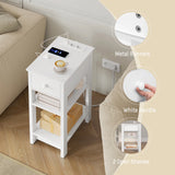 Moderne witte BukkitBow nachtkastje met stopcontact en USB-poort, smal design en elegante uitstraling.