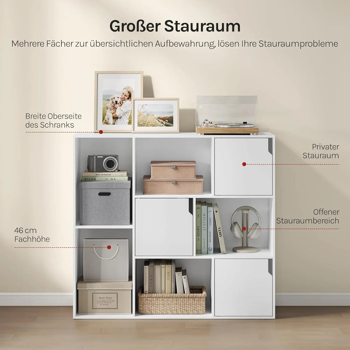 Moderne BukkitBow boekenkast met 8 vakken en deuren, FSC-gecertificeerd hout, strakke design voor woonkamer of kantoor.