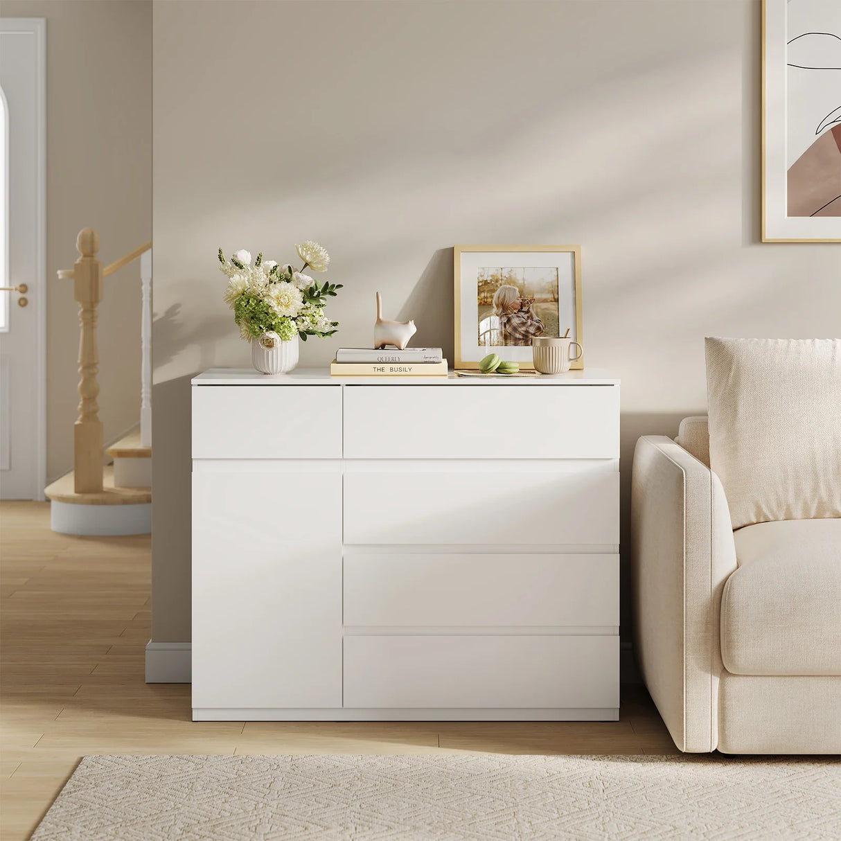 Moderne BukkitBow commode met 5 laden en opbergkast, verstelbare planken en strakke design, ideale opbergruimte voor elke kamer.