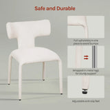 Set van 2 moderne BukkitBow eetkamerstoelen met metalen onderstel en wielen, strak en comfortabel voor eetruimte.