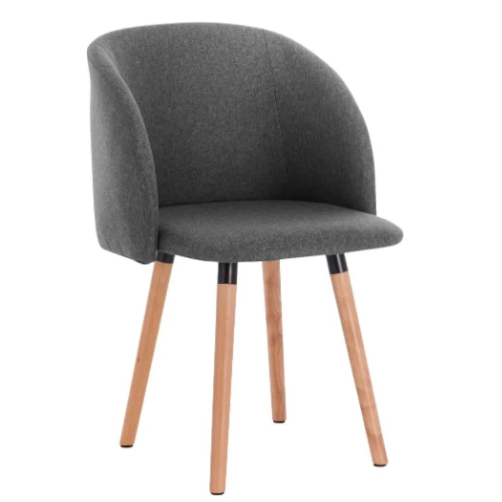 Moderne linnen eetkamerstoel van BukkitBow met massief houten poten, comfortabel en stijlvol design in neutrale kleuren.