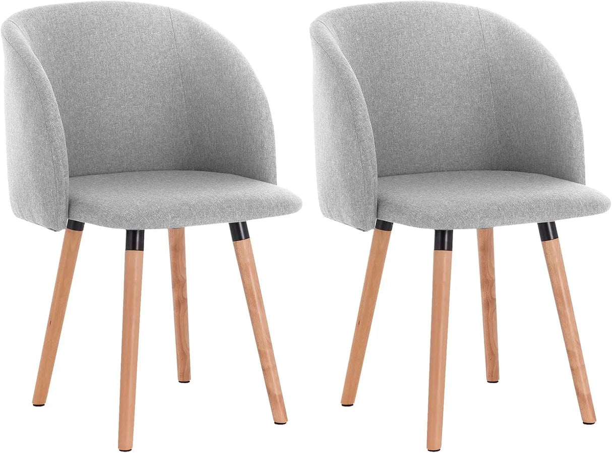 Moderne linnen eetkamerstoel van BukkitBow met massief houten poten, comfortabele zitting en strakke design.