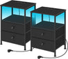 BukkitBow nachtkastje van metaal en hout met LED-verlichting en USB-poorten, modern design, zichtbaar in de afbeelding.