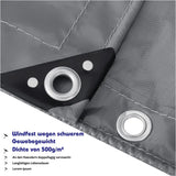 Lichtgrijs PVC afdekzeil van BukkitBow, UV- en weersbestendig, 500g/m² met gegalvaniseerde oogjes, geschikt voor diverse toepassingen.