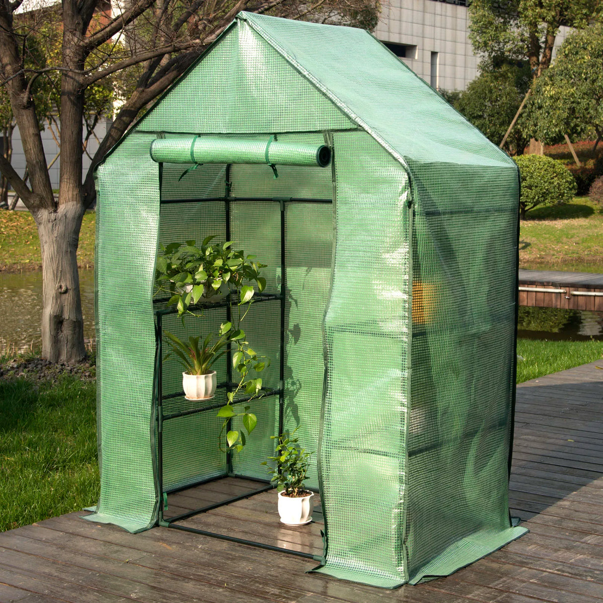 Ruime BukkitBow tuinkas met UV-bestendige foliekas, rits en stalen frame voor bescherming en gemakkelijke toegang.