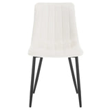 Set van 4 BukkitBow eetkamerstoelen met fluweel of leder, metalen poten, ergonomisch ontwerp en Scandinavische stijl.