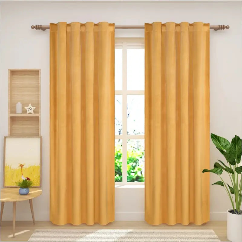 BukkitBow verduisteringsgordijn van polyester velours, 300g/m², in verschillende maten en kleuren, hangend voor raam.