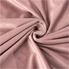 BukkitBow verduisteringsgordijn van polyester velours, 300g/m², in verschillende maten en kleuren, hangt aan een raam.