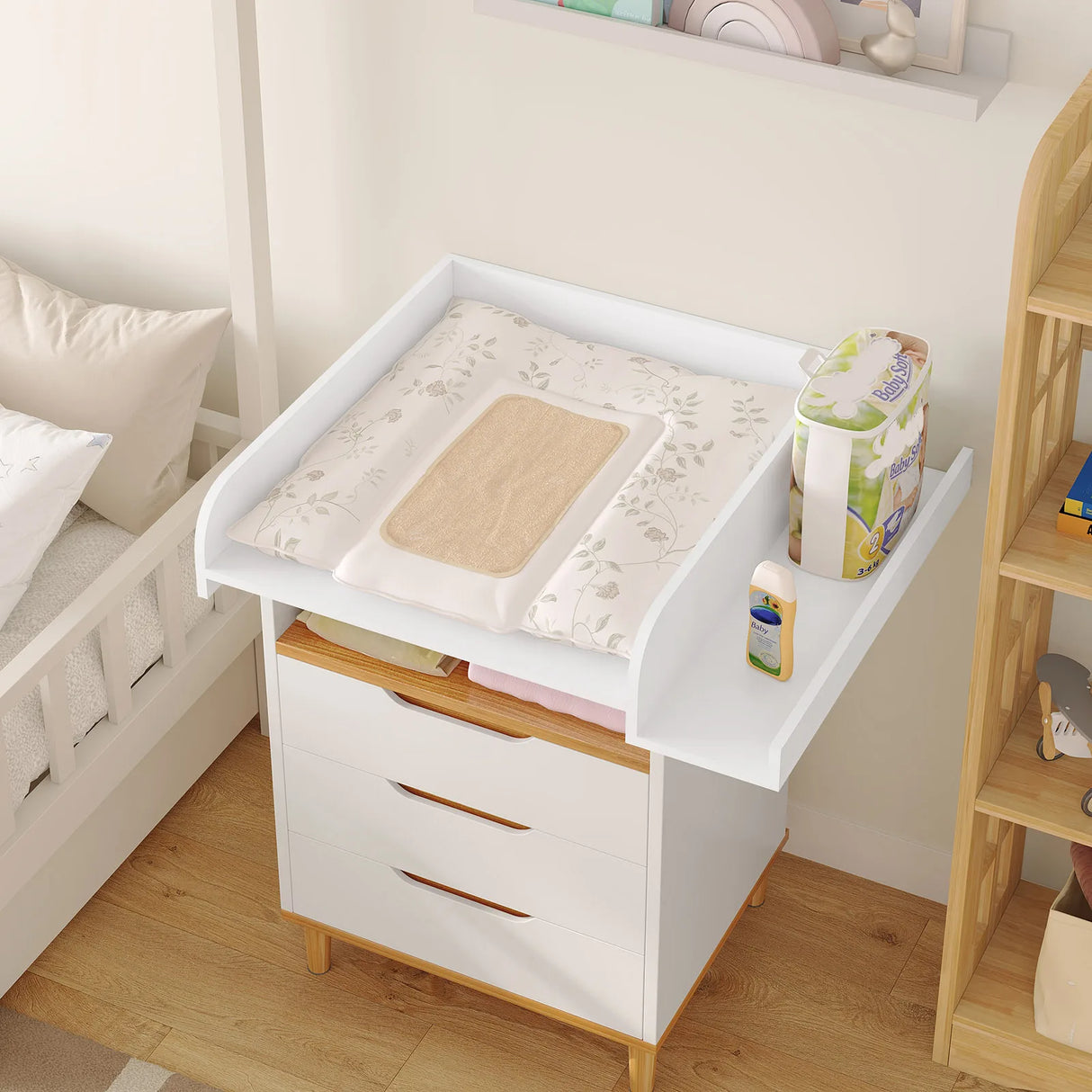 Wit BukkitBow universeel baby verschoonopzetstuk met zijplank, geschikt voor babyverzorging en hygiëne.